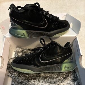 Nike LeBron XXI little boys 1y Tahitian